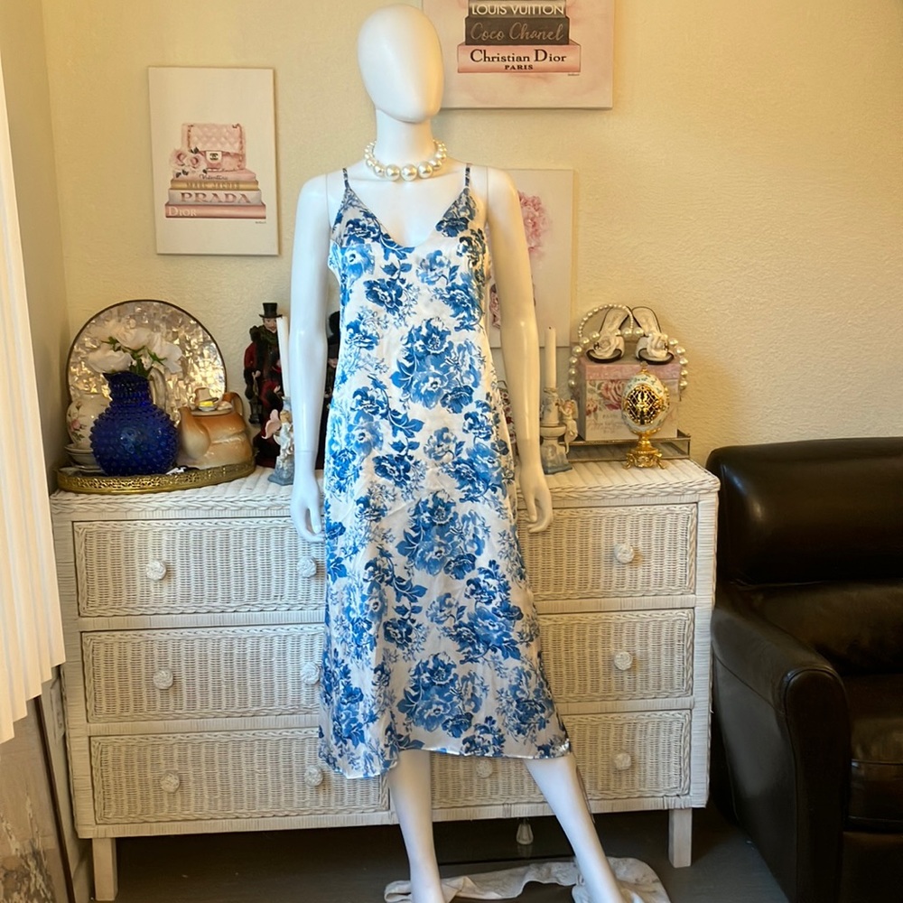 Reformation Sofia Floral 100% silk dress in Olympia print blue color Size 2